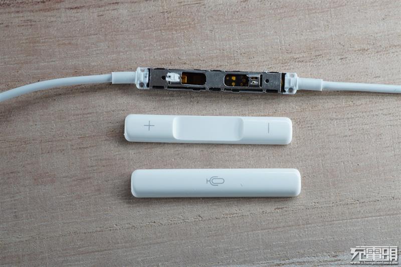 iPhone 7原装Lightning耳机、转接头拆解：麻雀虽小