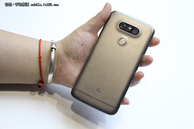 全金属变形设计惊艳全场 LG G5评测