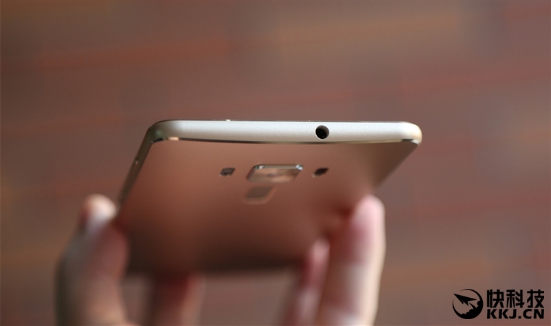 全球首发骁龙821！华硕ZenFone 3 Deluxe深入评测