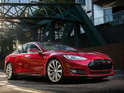 Tesla将发布自动驾驶系统软件更新就在下月