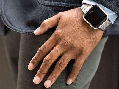 Fitbit发布Ionic智能手表,支持Win10Mobile