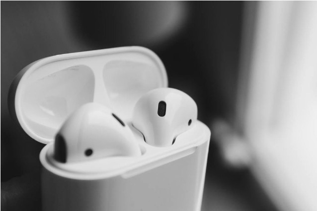 取消耳机孔的4年后,苹果居然把耳机卖到了四千块