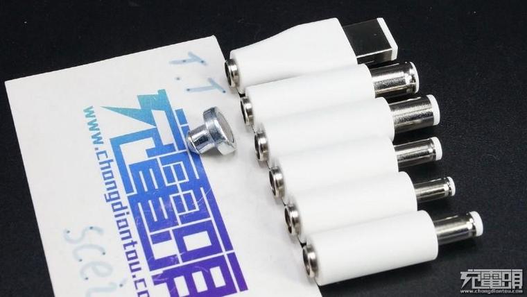65W筆記本也能用！小米青米多口充電站拆解