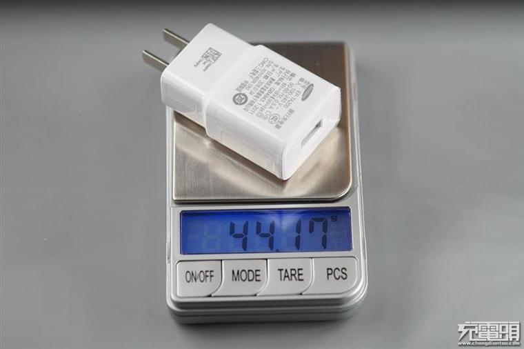 三星Note 7國行標配充電器全網首拆:大廠風儀 三星Note 7國行標配充電器全網首拆:大廠風范