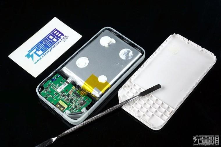 華為的第一次快充！1萬毫安電源拆解、實(shí)測