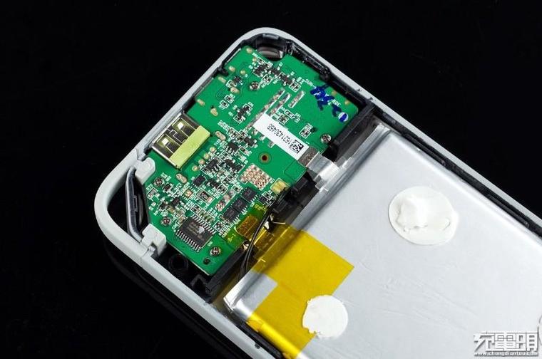 華為的第一次快充！1萬毫安電源拆解、實(shí)測
