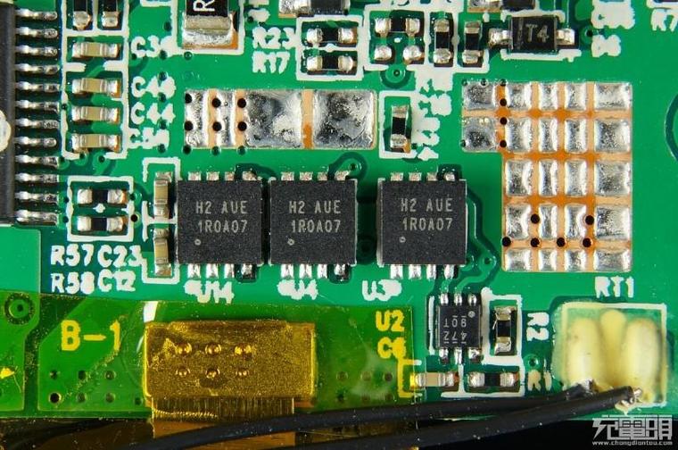華為的第一次快充！1萬毫安電源拆解、實(shí)測