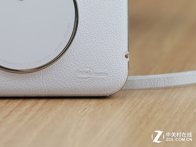 最薄光学变焦 白色华硕ZenFone Zoom赏析