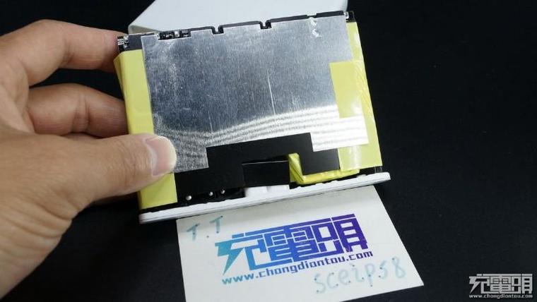 65W筆記本也能用！小米青米多口充電站拆解