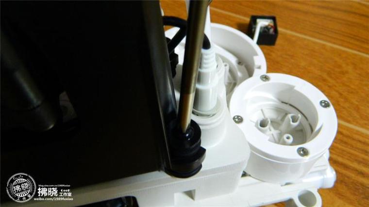 小米廚下式凈水器全拆解:做工精深 構(gòu)造雜亂 小米廚下式凈水器全拆解:做工精湛 構(gòu)造復(fù)雜