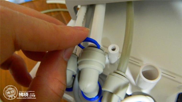 小米廚下式凈水器全拆解:做工精深 構(gòu)造雜亂 小米廚下式凈水器全拆解:做工精湛 構(gòu)造復(fù)雜