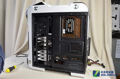 回歸主流玩家定位 AMD定制主機裝機解析 