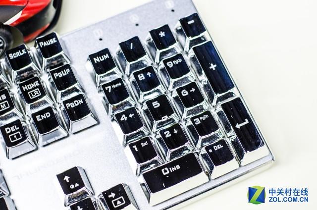 六大黑科技 实测雷神黑轴金属机械键盘 