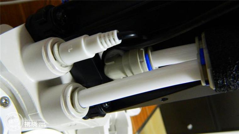 小米廚下式凈水器全拆解:做工精深 構(gòu)造雜亂 小米廚下式凈水器全拆解:做工精湛 構(gòu)造復(fù)雜