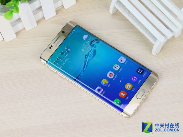 雙曲面屏幕 三星S6 Edge+報(bào)價(jià)4120元 