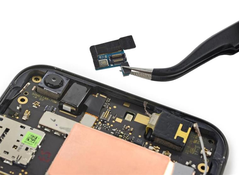 谷歌Pixel XL完全拆解：屏幕一下就廢了……