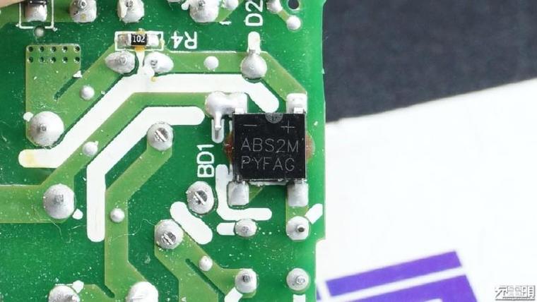 DASH極速閃充何方神圣？一加3充電器深度拆解