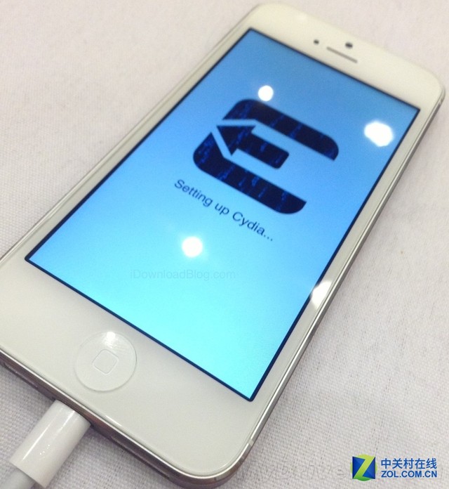 蘋(píng)果藍(lán)牙成擺設(shè)？iPhone的雞肋設(shè)計(jì)盤(pán)點(diǎn) 