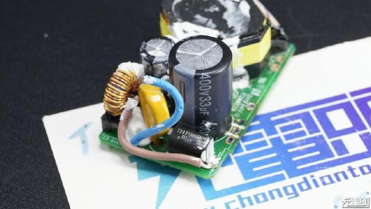 DASH極速閃充何方神圣？一加3充電器深度拆解