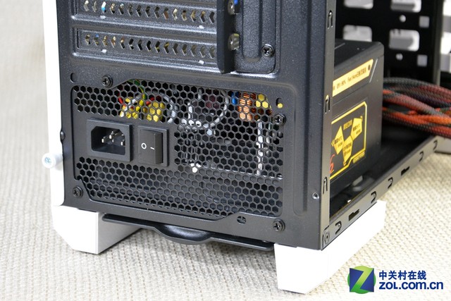 回歸主流玩家定位 AMD定制主機裝機解析 