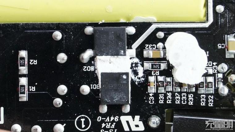 65W筆記本也能用！小米青米多口充電站拆解