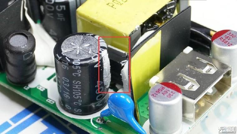 半小時充50％！魅藍E充電器拆解：做工贊