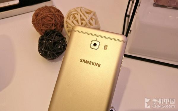 Galaxy C9 Pro的微缝天线