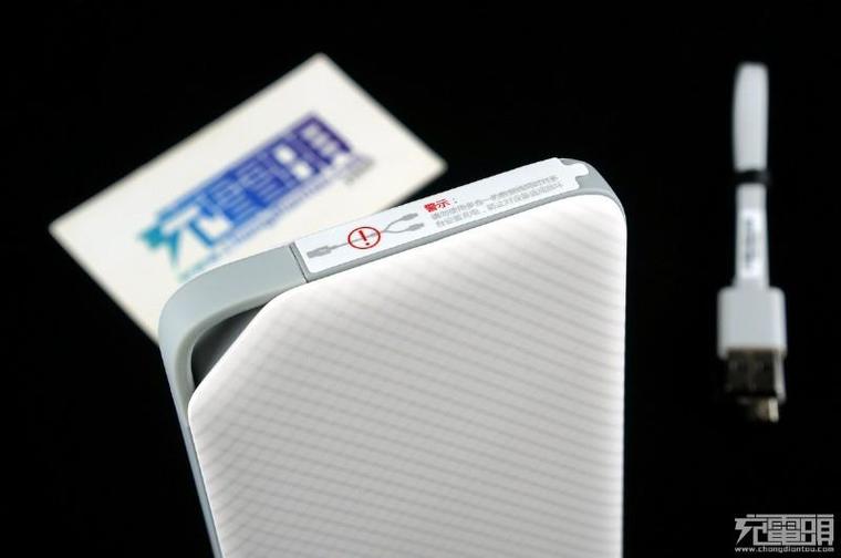 華為的第一次快充！1萬毫安電源拆解、實(shí)測