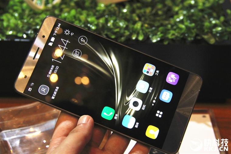 華碩ZenFone 3、靈耀3筆記本現場圖賞：全金屬驍龍821和Mac殺手