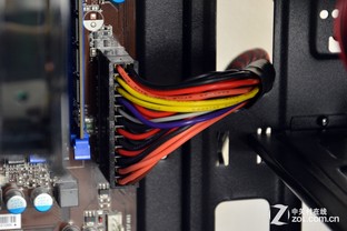 回歸主流玩家定位 AMD定制主機裝機解析 