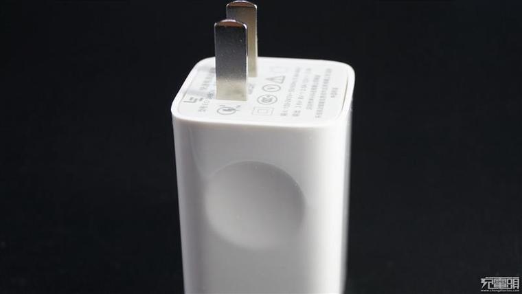 24W雙協議！樂視最新快充充電器拆解、評測