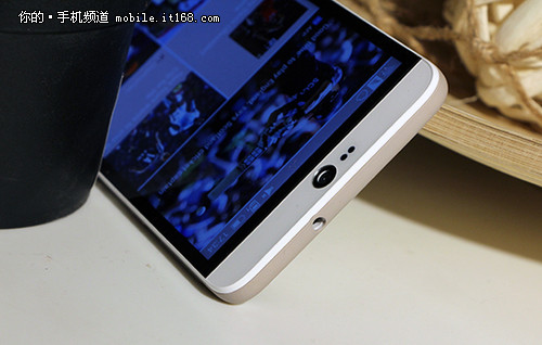 在細(xì)節(jié)融入更多改善 Desire826外觀賞析