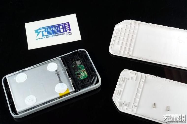 華為的第一次快充！1萬毫安電源拆解、實(shí)測