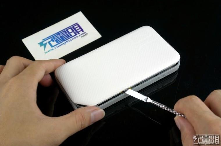 華為的第一次快充！1萬毫安電源拆解、實(shí)測