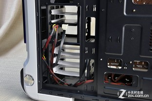 回歸主流玩家定位 AMD定制主機裝機解析 
