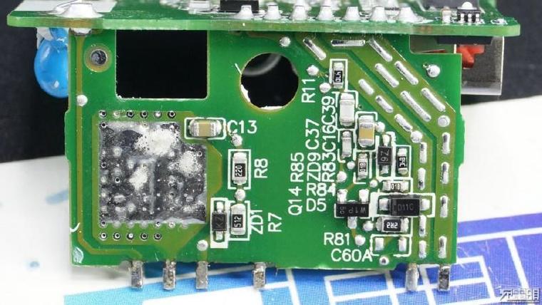 DASH極速閃充何方神圣？一加3充電器深度拆解