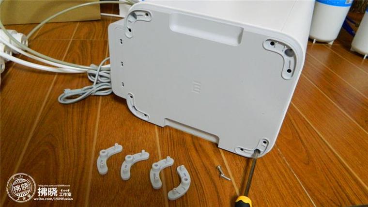 小米廚下式凈水器全拆解:做工精深 構(gòu)造雜亂 小米廚下式凈水器全拆解:做工精湛 構(gòu)造復(fù)雜