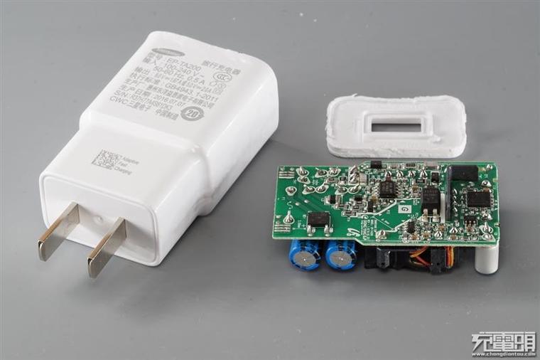 三星Note 7國行標配充電器全網首拆:大廠風儀 三星Note 7國行標配充電器全網首拆:大廠風范