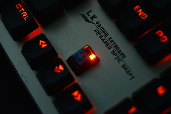血手幽灵B840光轴2代机械电竞键盘试玩