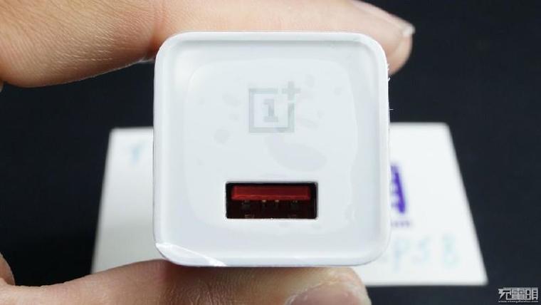 DASH極速閃充何方神圣？一加3充電器深度拆解