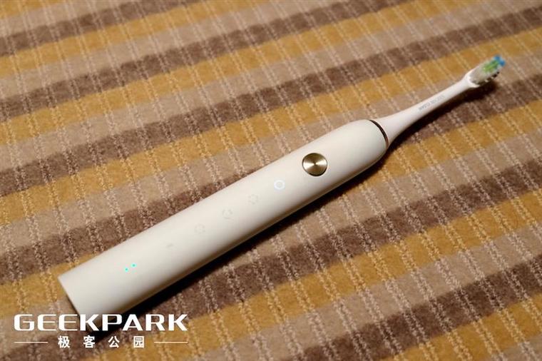 小米眾籌素士聲波牙刷X3使用體驗(yàn)：還能美白牙齒