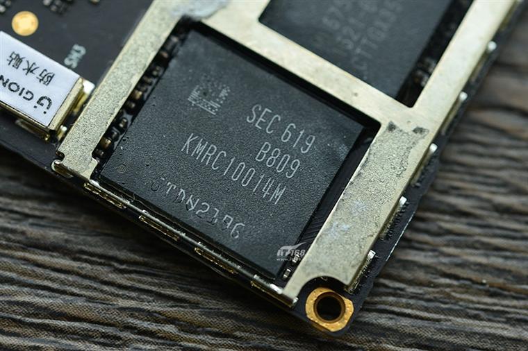 5000mAh內置安全加密芯片！金立M6拆解：2699元