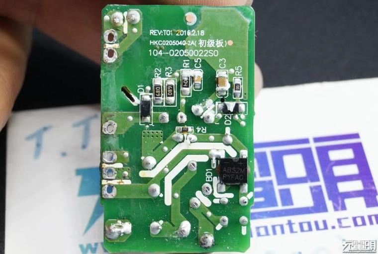 DASH極速閃充何方神圣？一加3充電器深度拆解