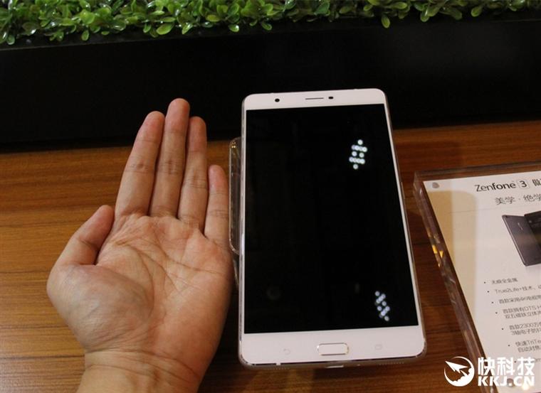 華碩ZenFone 3、靈耀3筆記本現場圖賞：全金屬驍龍821和Mac殺手