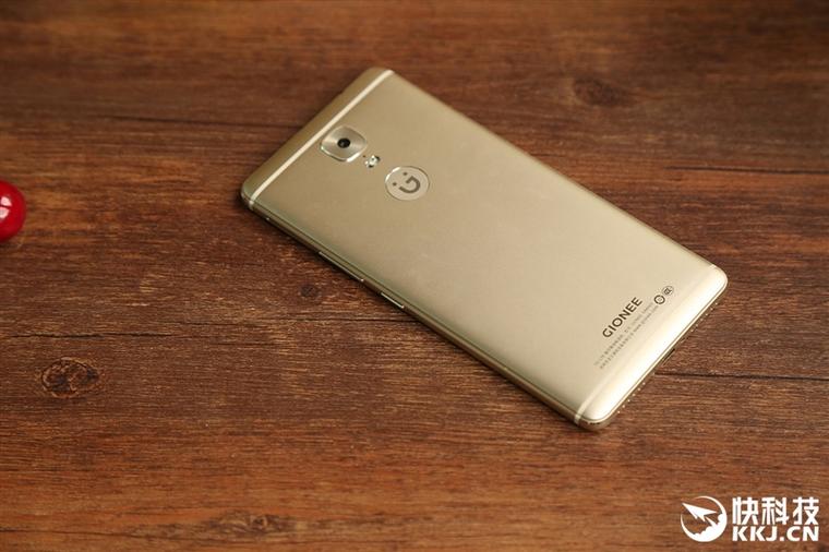 它即是充電寶!金立M6首發評測:續航無敵 它就是充電寶!金立M6首發評測:續航無敵