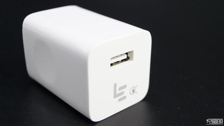 24W雙協議！樂視最新快充充電器拆解、評測