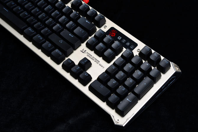 血手幽灵B840光轴2代机械电竞键盘试玩