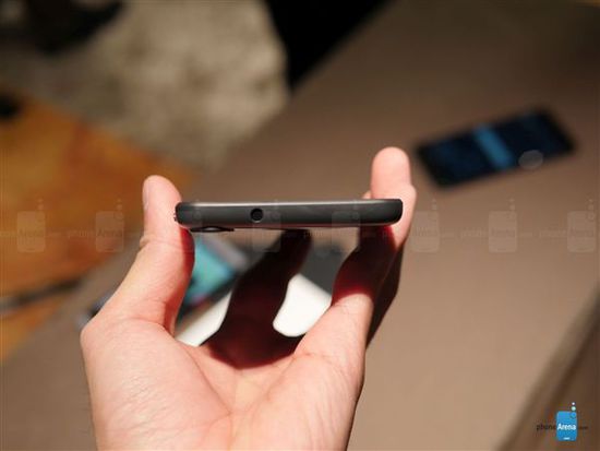 HTC三款新机图赏：泼彩设计够个性