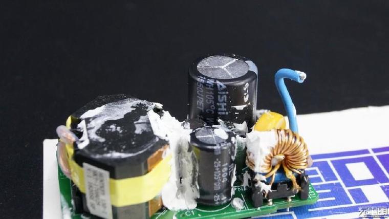 DASH極速閃充何方神圣？一加3充電器深度拆解