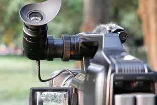 專業攝像機JVC JY-HM95 輕松扛起 高品質拍攝 JVC JY-HM95測評